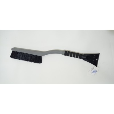 Щетка со скребком для снега "КАНАДКА"