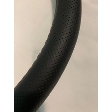 Оплетка руля "Altezza" 330-1 (L) черная перфорированная гладкая экокожа,39-41см. Подходит на иномарки, ВАЗ 2101-2107, Волга, Соболь