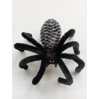 Паук чёрно-серый на присоске