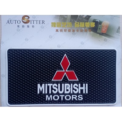 Коврик LUX противоскользящий на панель MITSUBISHI (25.7см*13,4см) N275