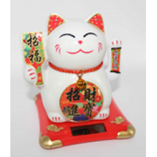 Талисман "Японский кот Манэки -Нэко на богатство и удачу" на солнечной батарее (машет лапкой)